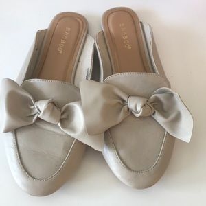 EUC Bamboo Jackpot Bow Slides Mules